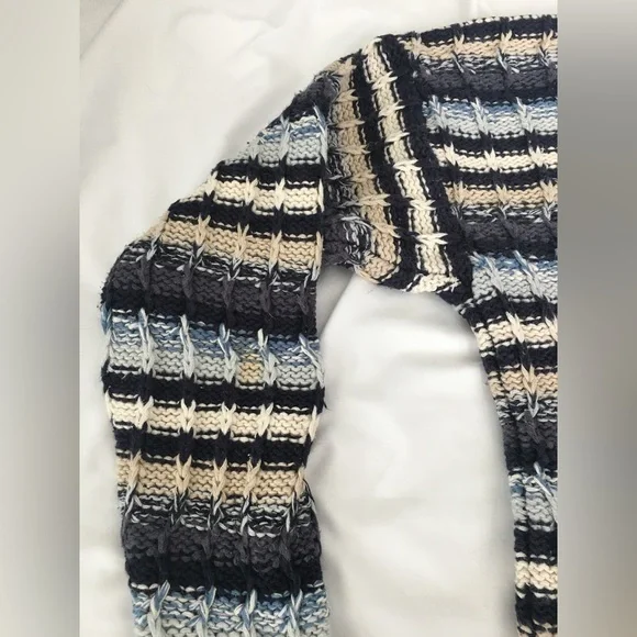 90’s The Limited navy/blue/white/tan knit sweater with button accent. - Picture 8 of 8